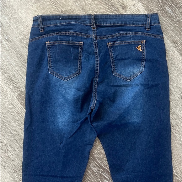 VIP Women's Slim Fit Jeans in Dark Blue EUC - Picture 6 of 8